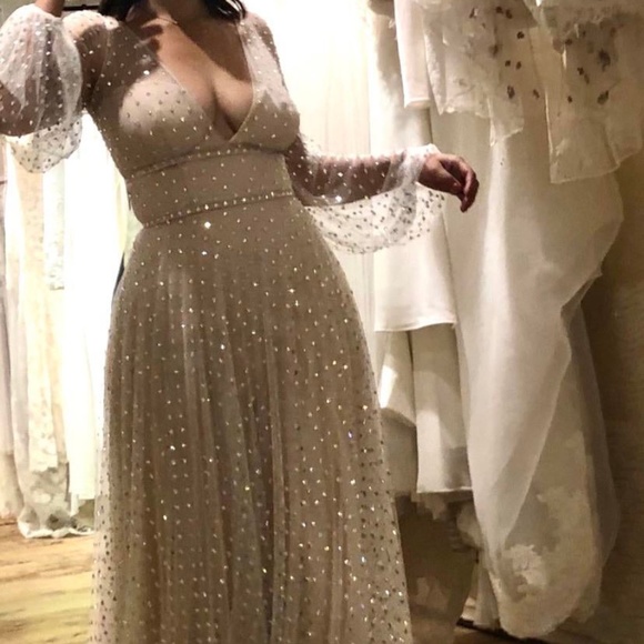 ISO: Artemia Gown by BHLDN or Willoby by Waters Size 8 + - Picture 1 of 1